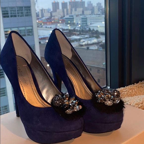 BCBGeberation- Dark Navy Heels - size 6 - Picture 2 of 9